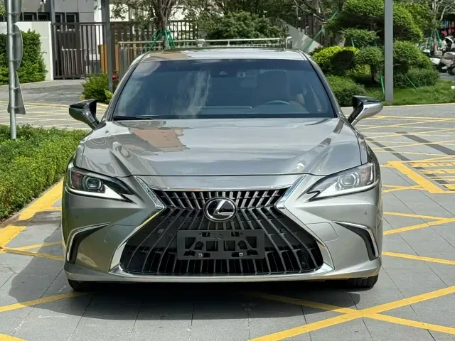 Lexus ES — Фото автомобиля 2
