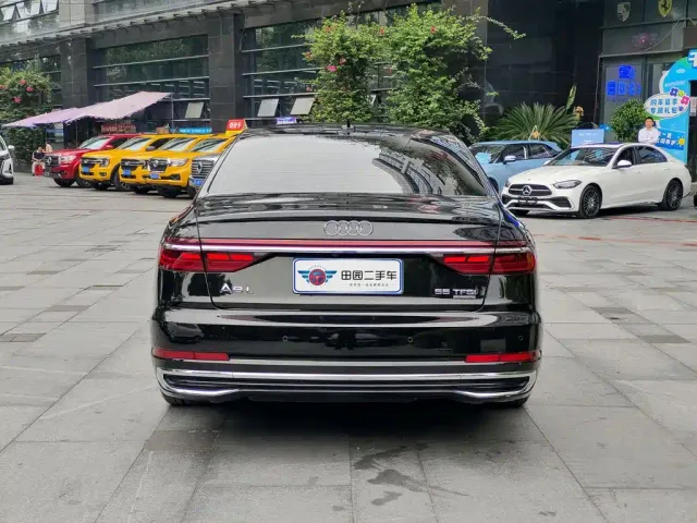 Audi A8 — Фото автомобиля 5