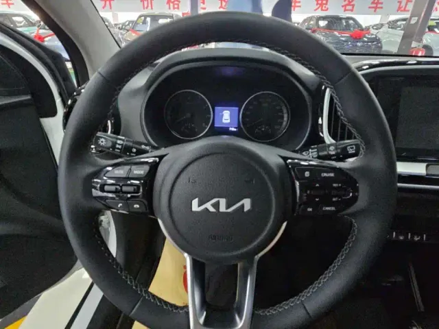 Kia KX1 — Фото автомобиля 10