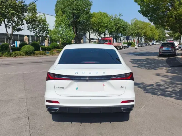 Roewe i5 — Фото автомобиля 8