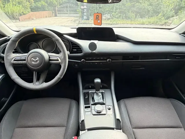 Mazda Axela — Фото автомобиля 11