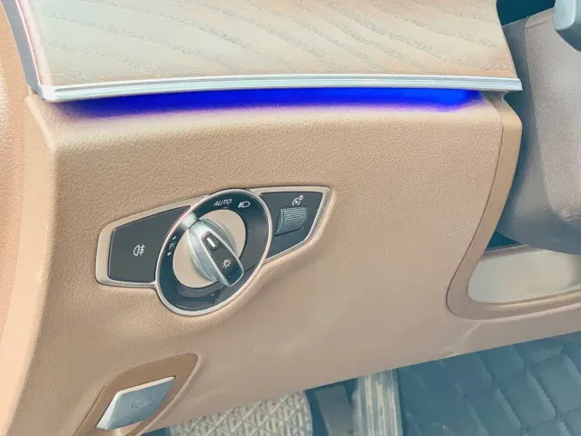 Mercedes-Benz E-Class — Фото автомобиля 18