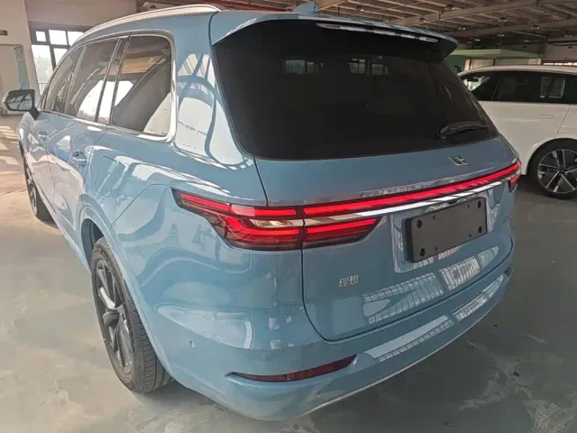 Li Auto ONE — Фото автомобиля 4