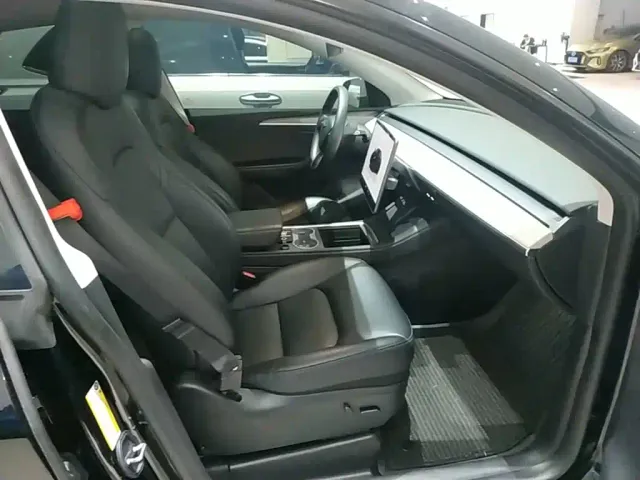 Tesla Model Y — Фото автомобиля 24