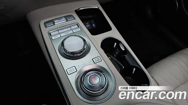 Genesis GV70 — Фото автомобиля 8