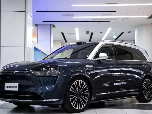 Aito M9 — Фото автомобиля 2