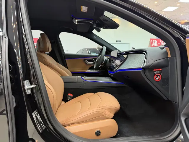 Mercedes-Benz E-Class — Фото автомобиля 13