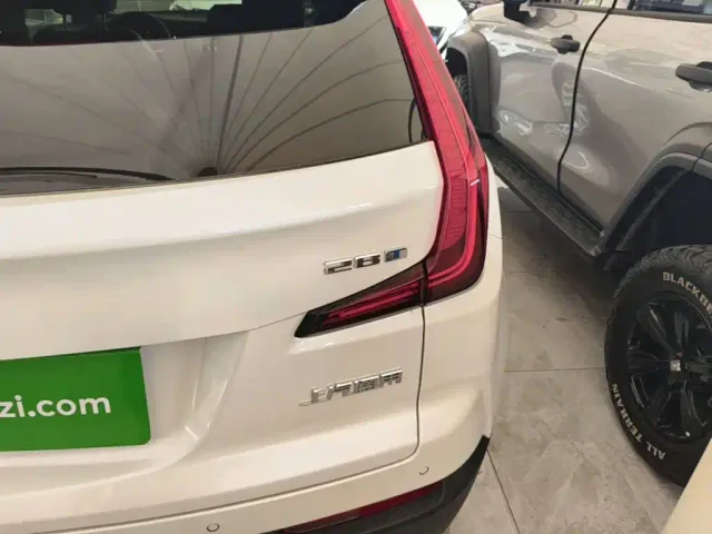 Cadillac XT4 — Фото автомобиля 7