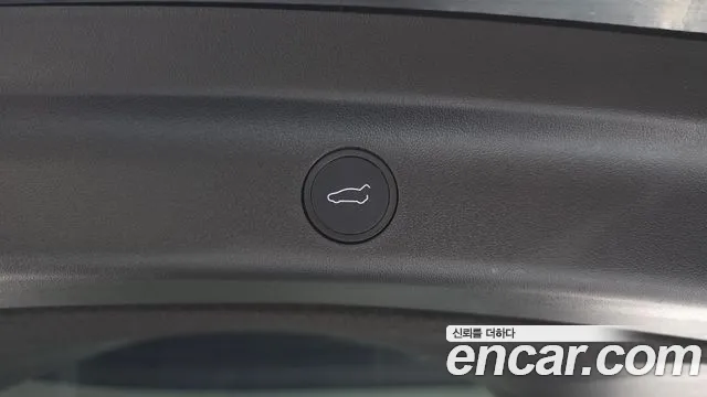 Tesla Model Y — Фото автомобиля 30