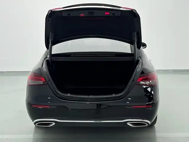 Mercedes-Benz E-Class — Фото автомобиля 15