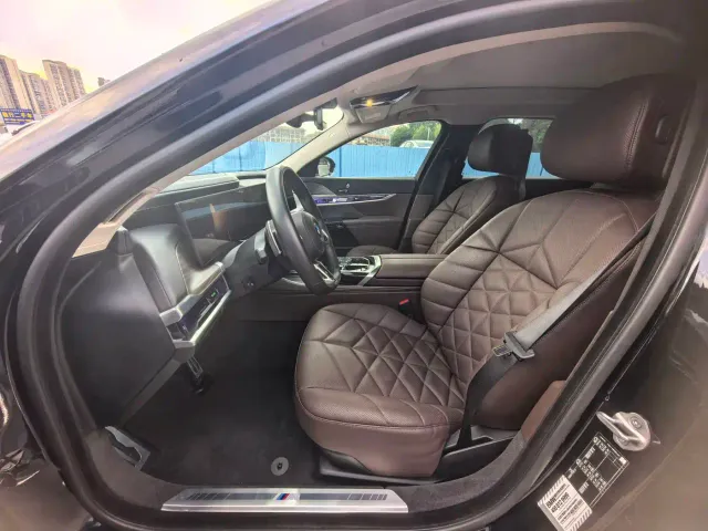 BMW 7 Series — Фото автомобиля 8
