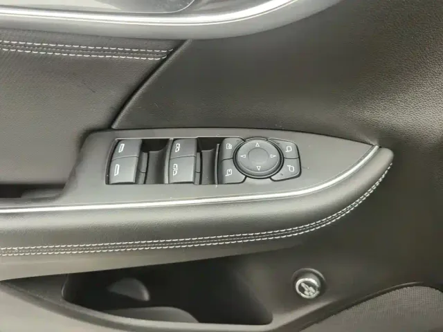 Buick Envision S — Фото автомобиля 9
