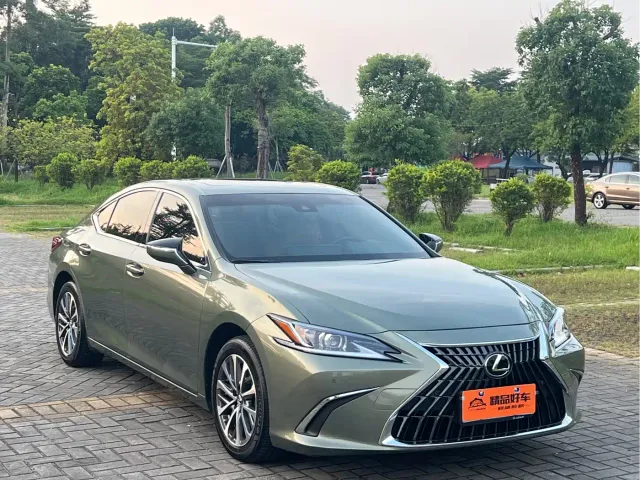 Lexus ES — Фото автомобиля 3