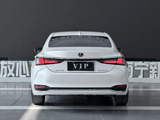 Lexus ES — Фото автомобиля 6