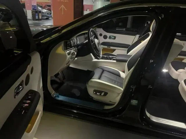 Rolls-Royce Ghost — Фото автомобиля 3