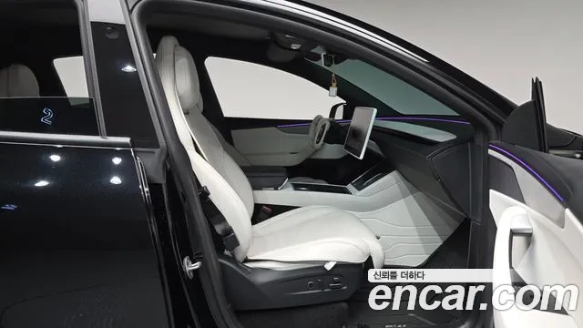 Tesla Model Y — Фото автомобиля 16