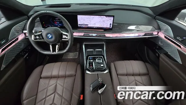 BMW i7 — Фото автомобиля 4