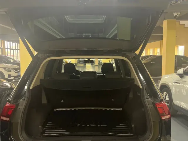 Volkswagen Tiguan L — Фото автомобиля 6
