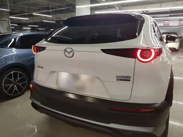 Mazda CX-30 EV — Фото автомобиля 5