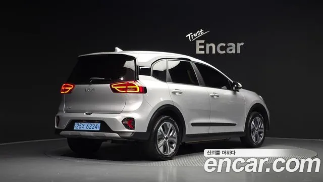 Kia Niro — Фото автомобиля 2