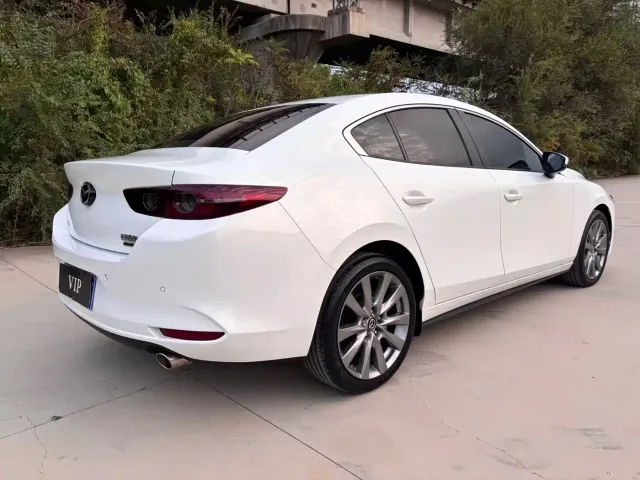 Mazda Axela — Фото автомобиля 8