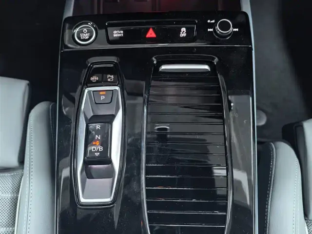 Audi A6L e-tron — Фото автомобиля 12