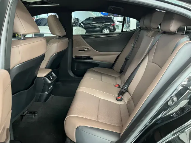 Lexus ES — Фото автомобиля 13