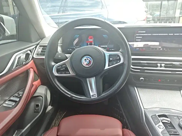 BMW i4 — Фото автомобиля 14