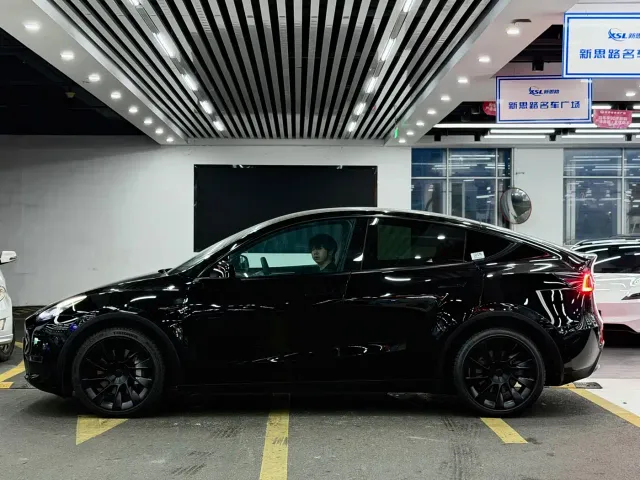 Tesla Model Y — Фото автомобиля 7
