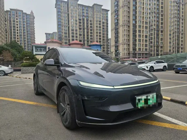 Tesla Model Y — Фото автомобиля 3