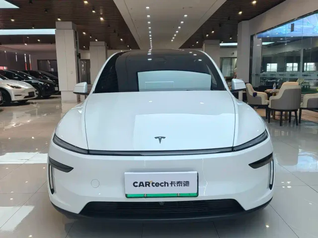 Tesla Model Y L — Фото автомобиля 2