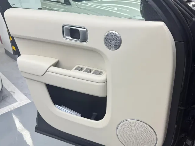 Li Auto L8 — Фото автомобиля 8