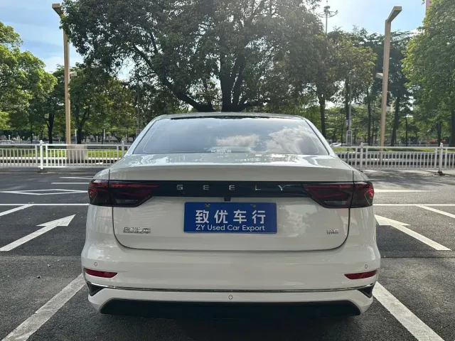 Geely Emgrand — Фото автомобиля 5