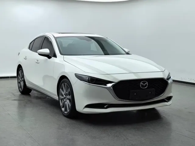 Mazda Axela — Фото автомобиля 3