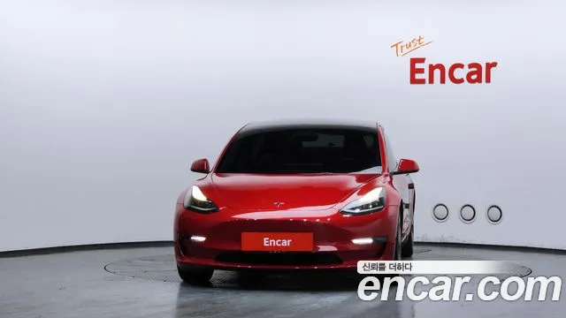 Tesla Model 3 — Фото автомобиля 3