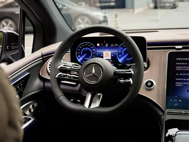 Mercedes-Benz EQE SUV — Фото автомобиля 18