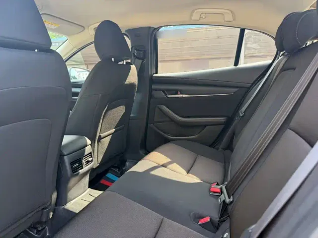 Mazda Axela — Фото автомобиля 16