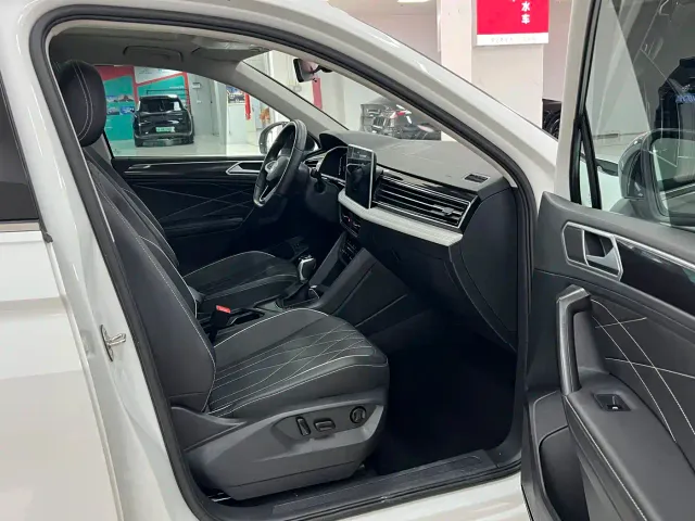 Volkswagen Tiguan L — Фото автомобиля 6