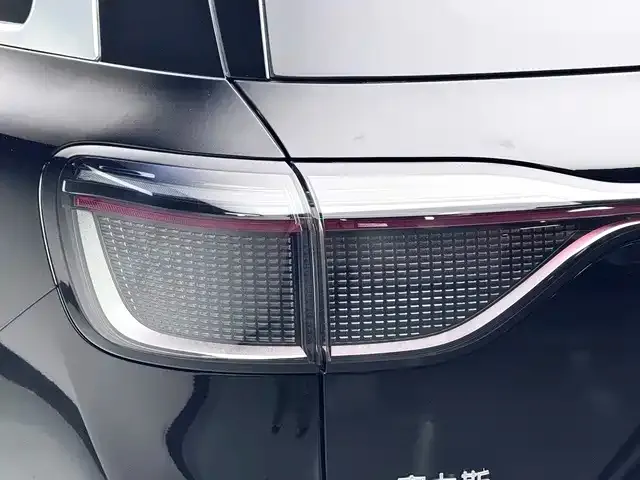 Aito M9 — Фото автомобиля 14