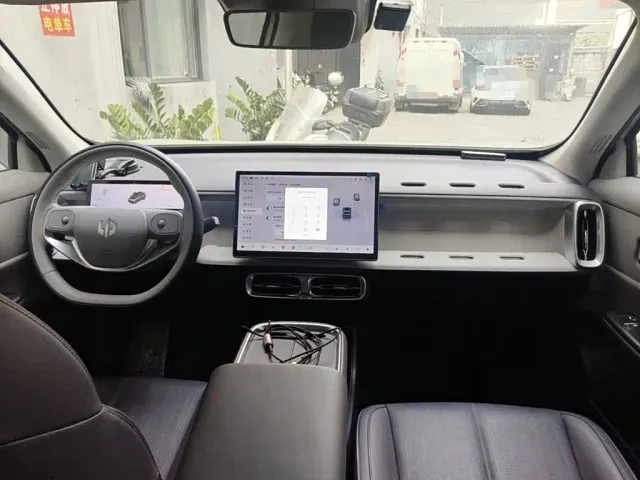 Leapmotor B10 — Фото автомобиля 12