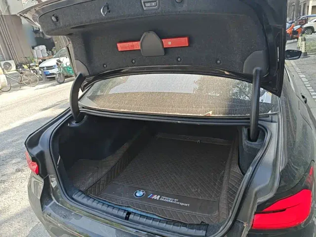 BMW 5 Series — Фото автомобиля 18