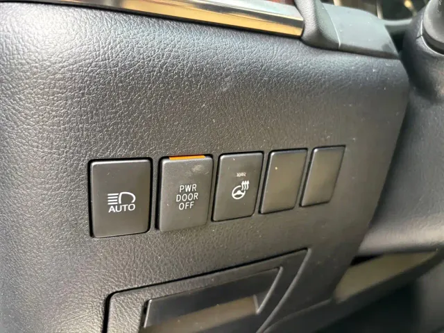 Toyota Alphard — Фото автомобиля 13