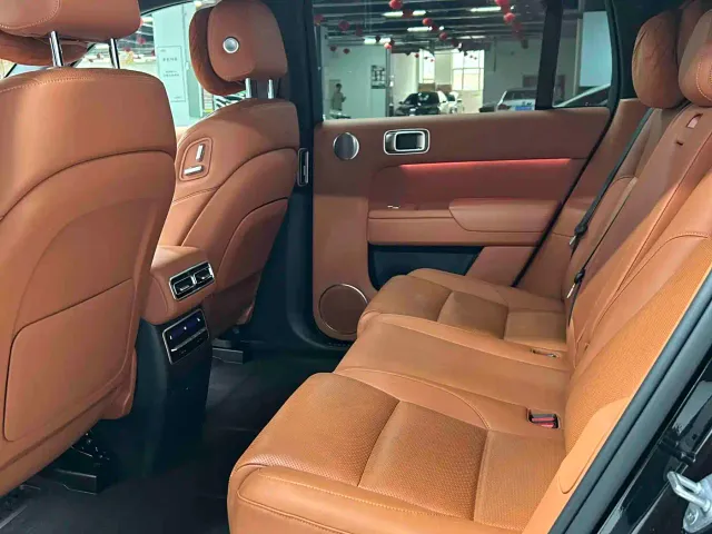 Li Auto L7 — Фото автомобиля 11