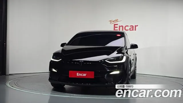Tesla Model X — Фото автомобиля 3