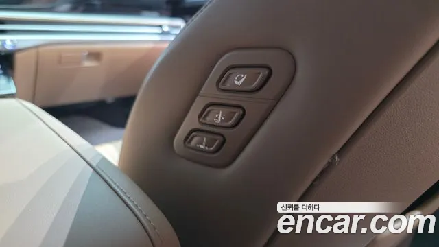 Hyundai Grandeur Grandeur (GN7) 2.5 Бензин 2WD — Фото автомобиля 28
