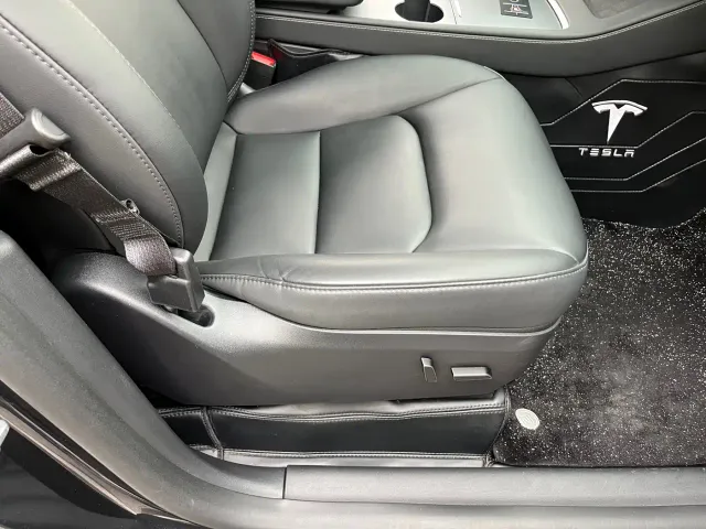 Tesla Model Y — Фото автомобиля 13