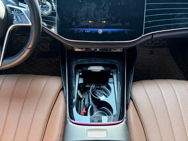 Mercedes-Benz E-Class — Фото автомобиля 22