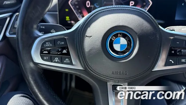BMW i4 — Фото автомобиля 14