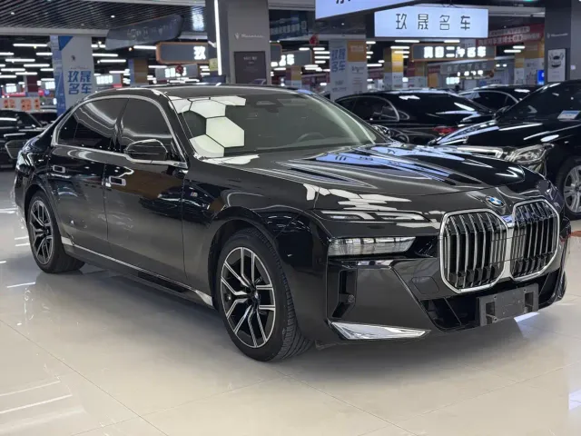 BMW 7 Series — Фото автомобиля 3