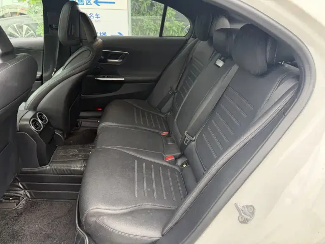 Mercedes-Benz C-Class — Фото автомобиля 12